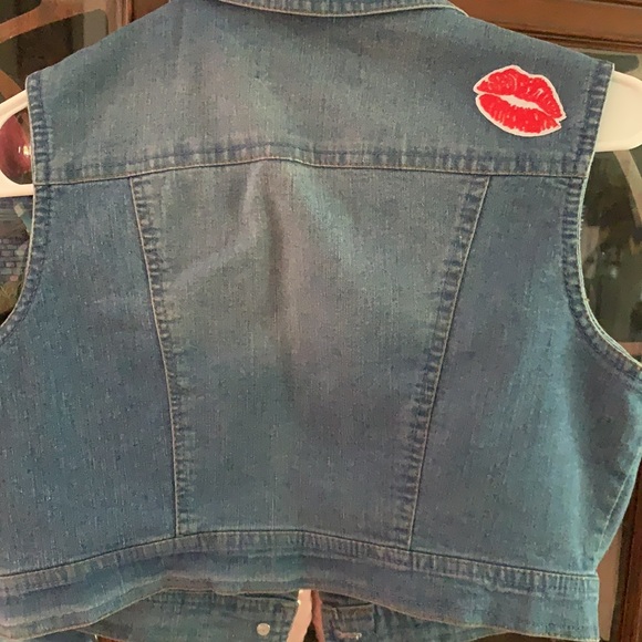 Denim vest with patches new look size medium - Picture 2 of 2